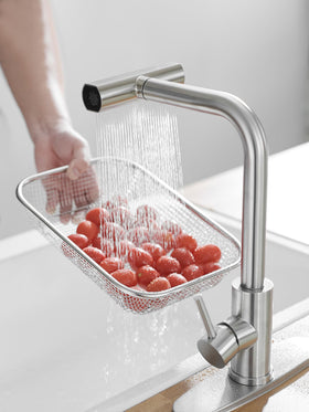 JOOM single-handle control lets you adjust temperature with one hand