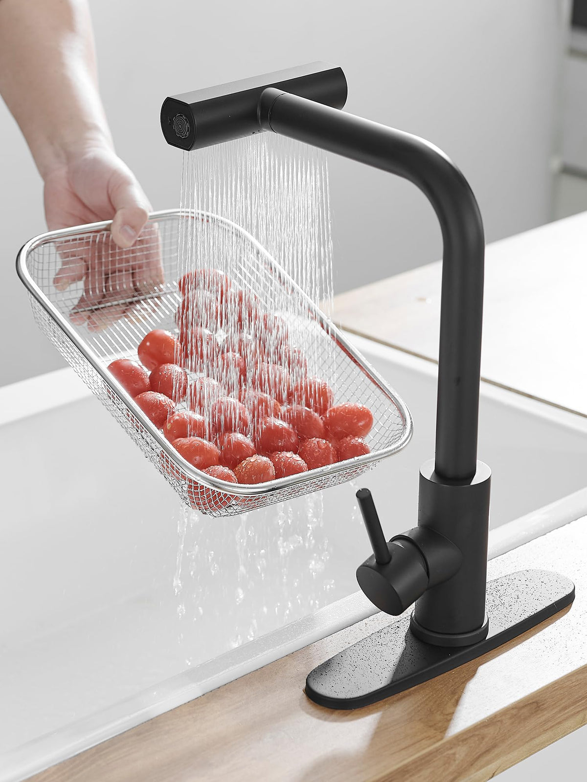 JOOM single-handle control for quick temperature and flow adjustments