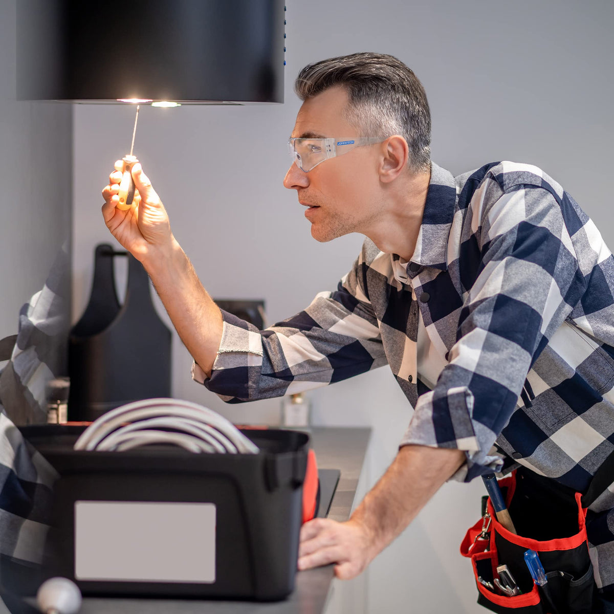 JORESTECH wraparound frame stays comfortable during long wear.