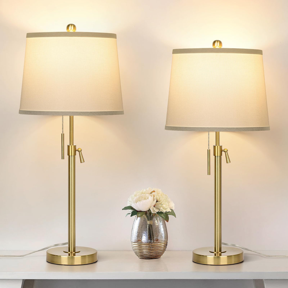 JUNNAI adjustable-height gold lamp base for flexible living room lighting.