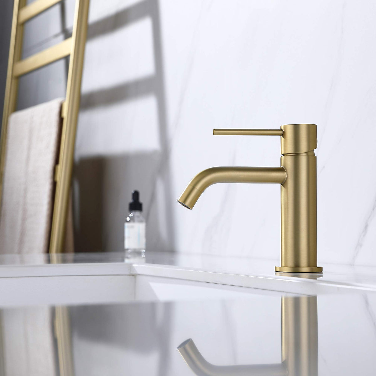 JXMMP brushed gold finish resists fingerprints and looks clean.