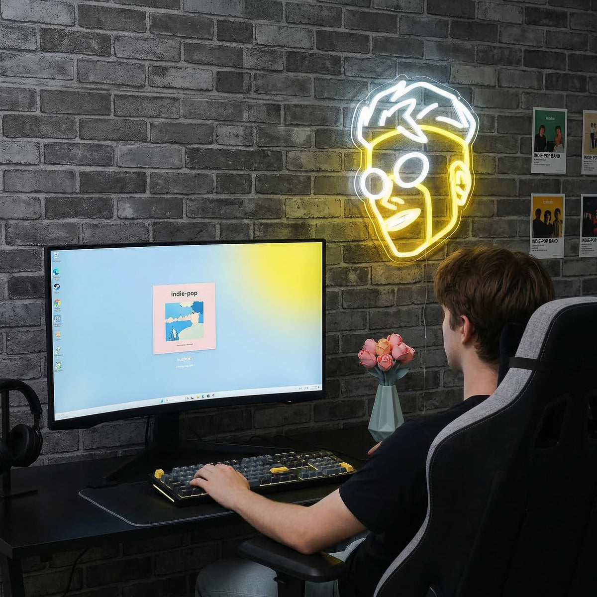 KAQRI USB dimmable wall light offers flexible placement options