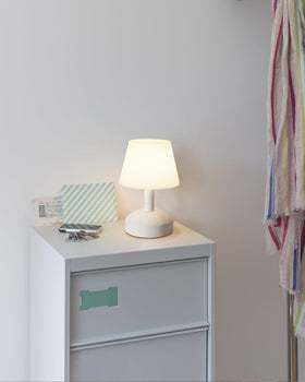 KDG lamp charging while in use demonstrates continuous illumination