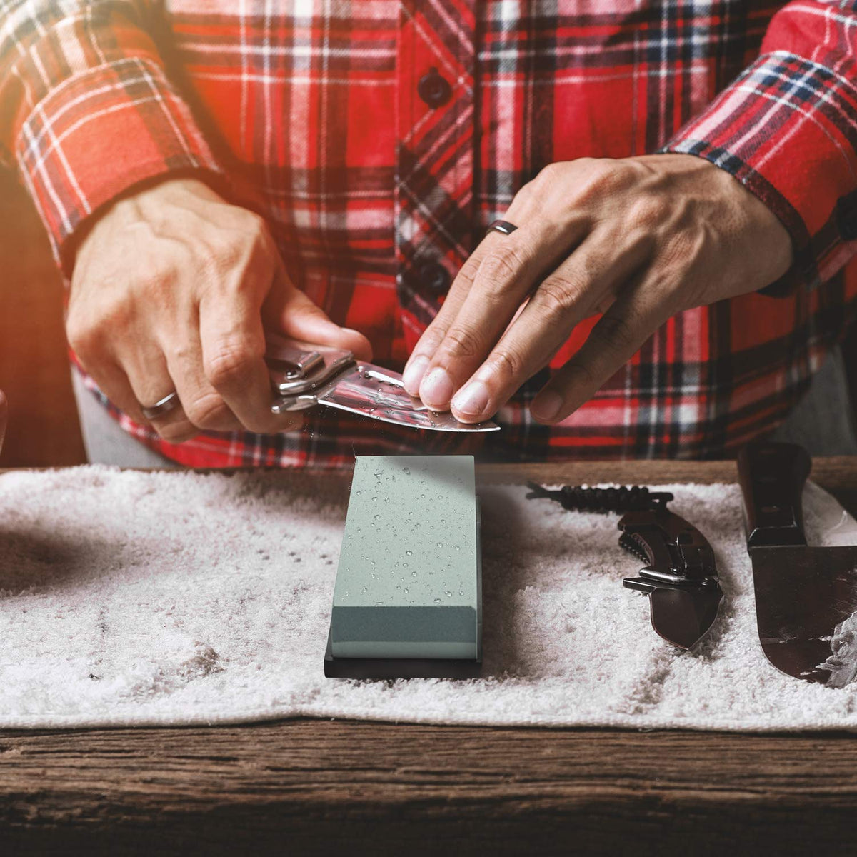 KEENBEST bamboo base provides stable, non-slip support during sharpening.