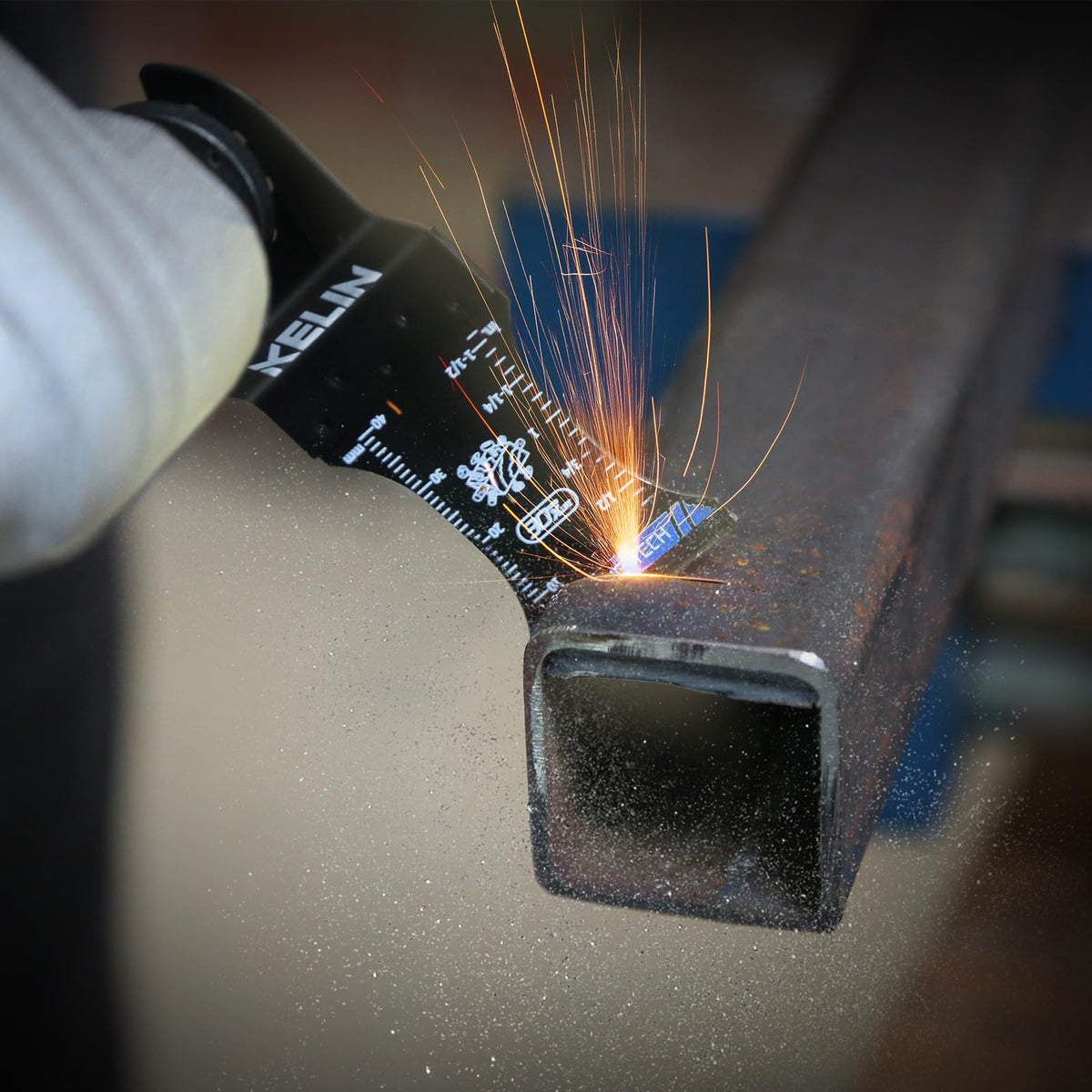 KELIN case keeps blades organized for on-site use.