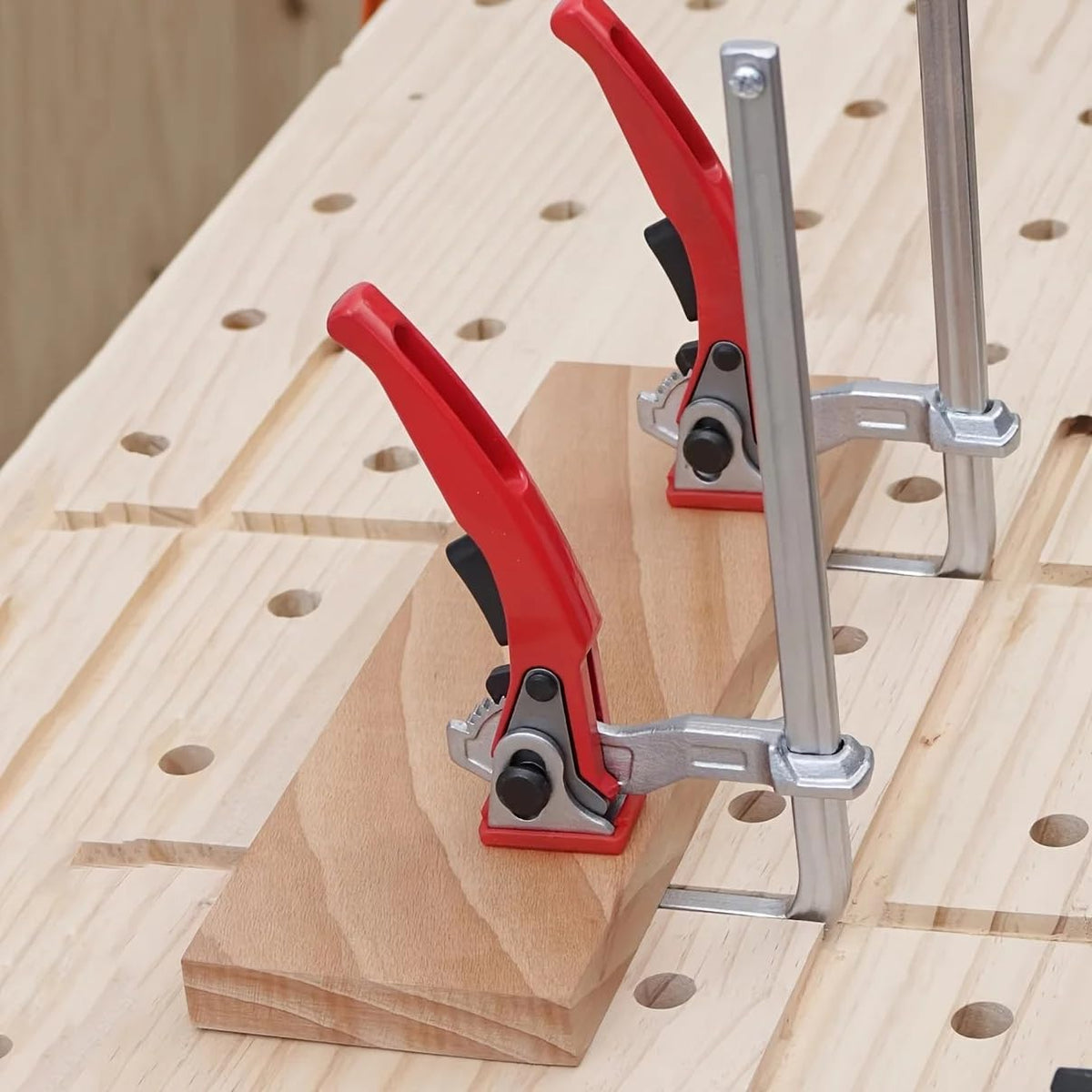 KETIPED red all-metal construction ensures durable holding power.