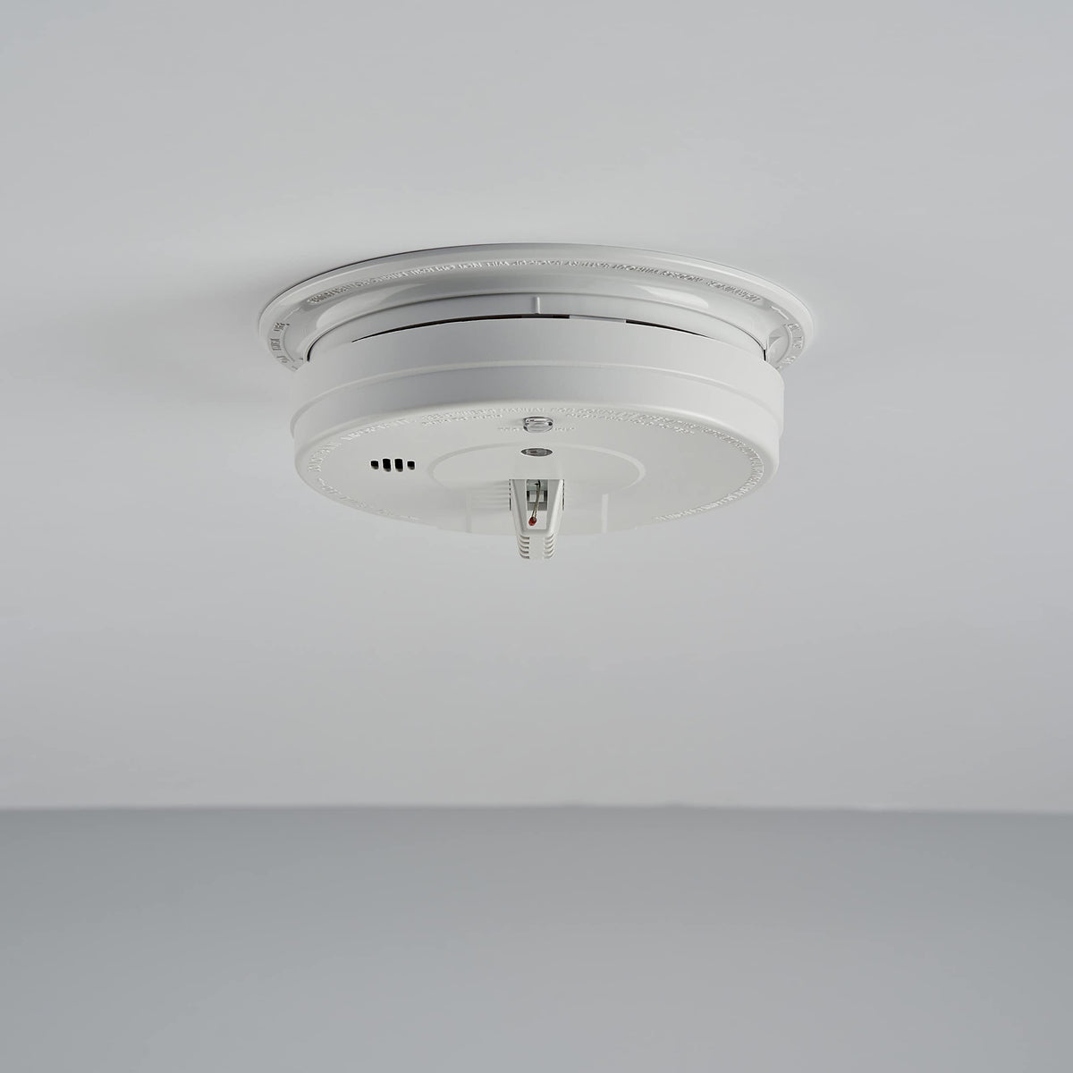 LED indicators on Kidde HD135F display AC power and operation status