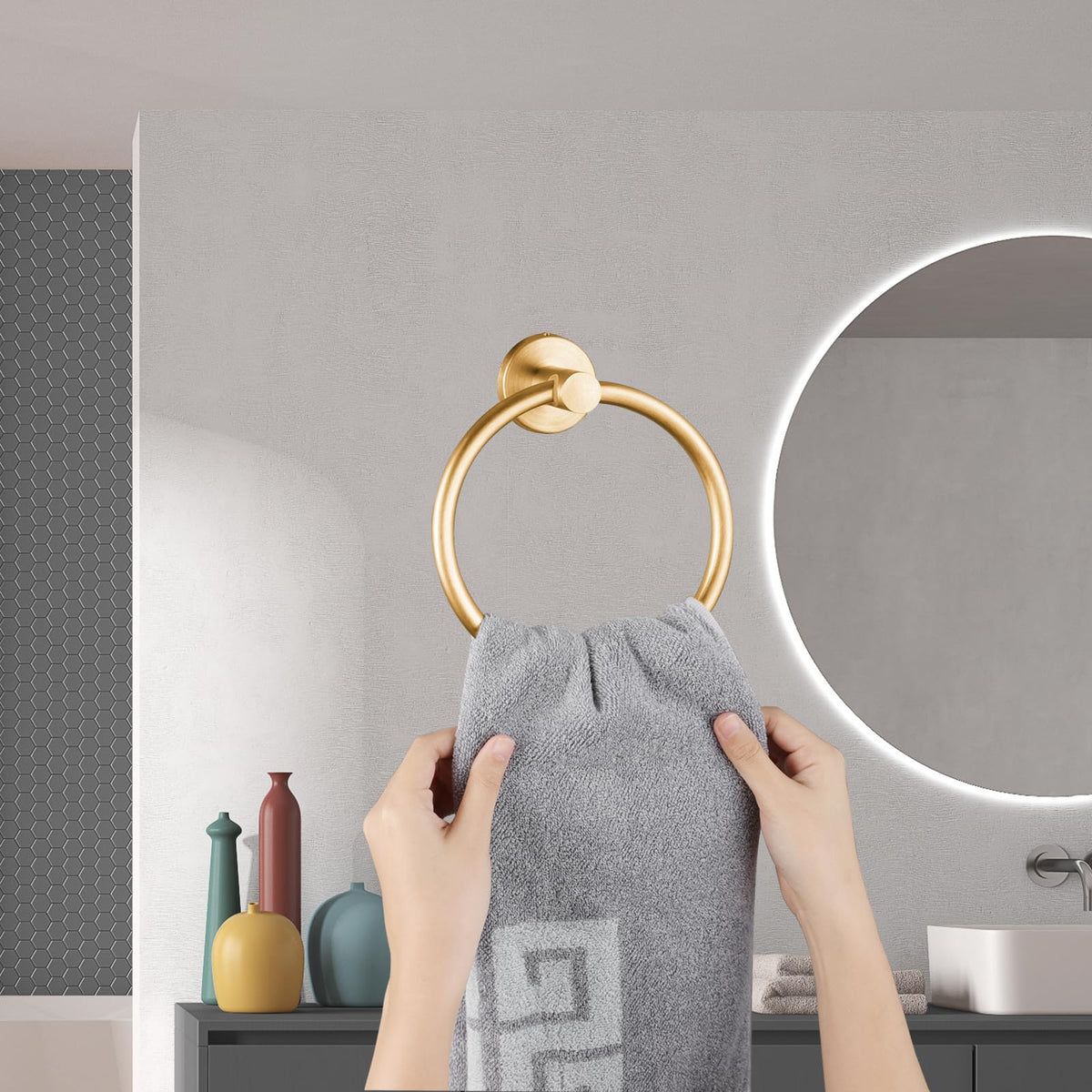 Kinbrace gold towel ring made of stainless steel resistant to rust.