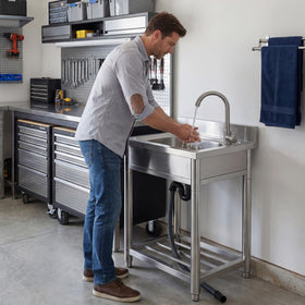 KINGBO gooseneck faucet delivers smooth water flow for rinsing