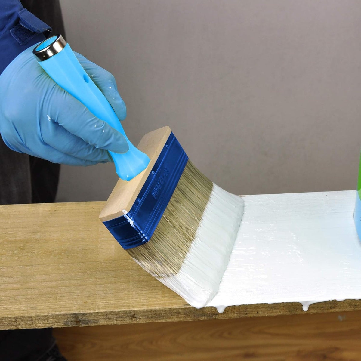 KingOrigin deck stain brush ideal for wood fence staining.
