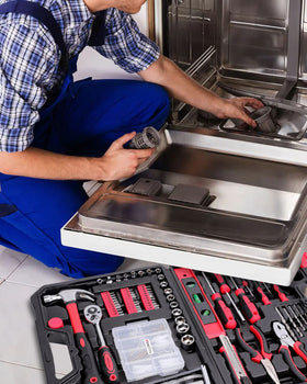 KingTool torpedo level and tape measure help precise leveling and measuring.