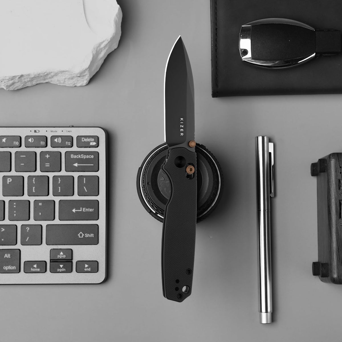 Kizer Pokiman CD pocket-edc knife in use for everyday tasks