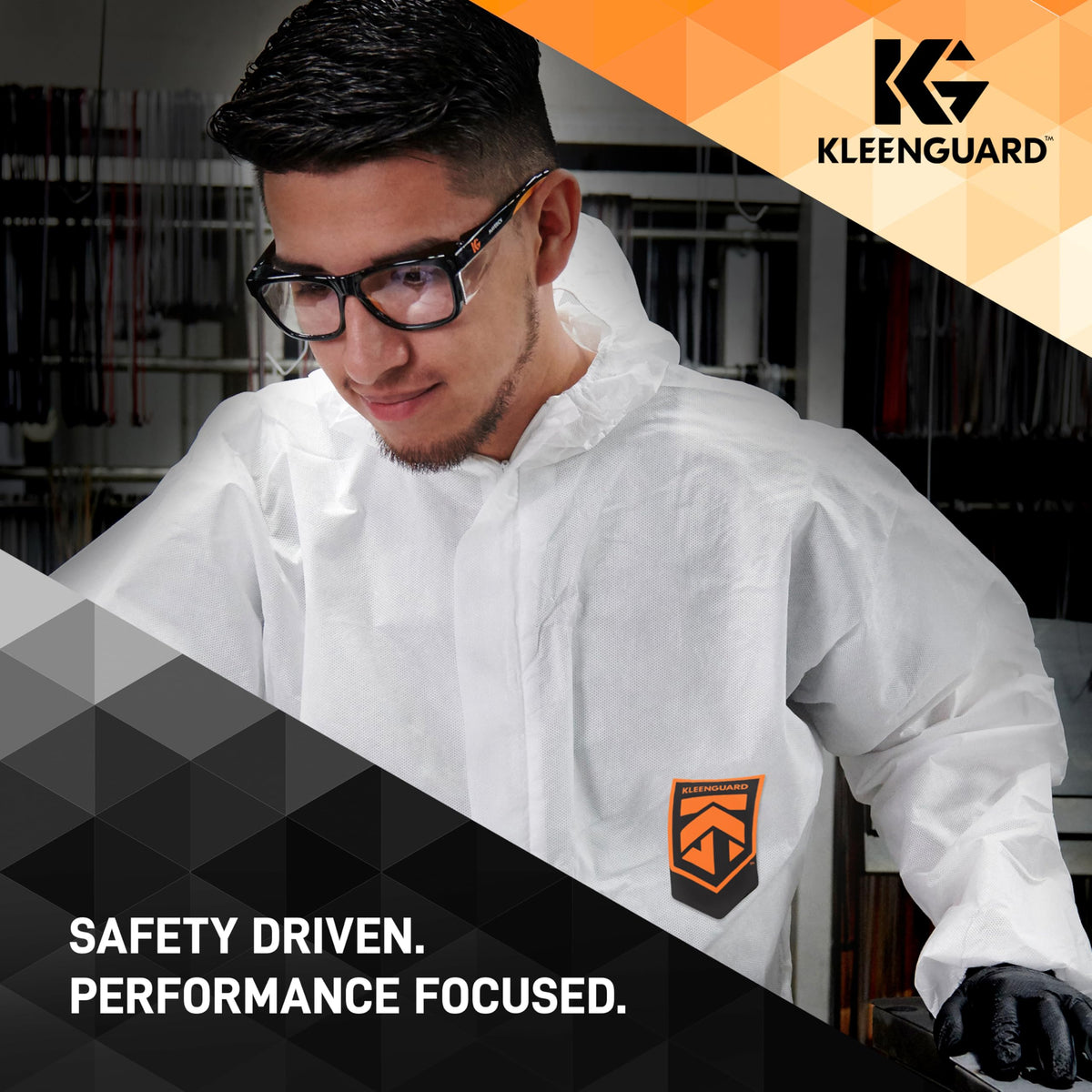 Unisex design of KleenGuard V30 Maverick suits men and women.