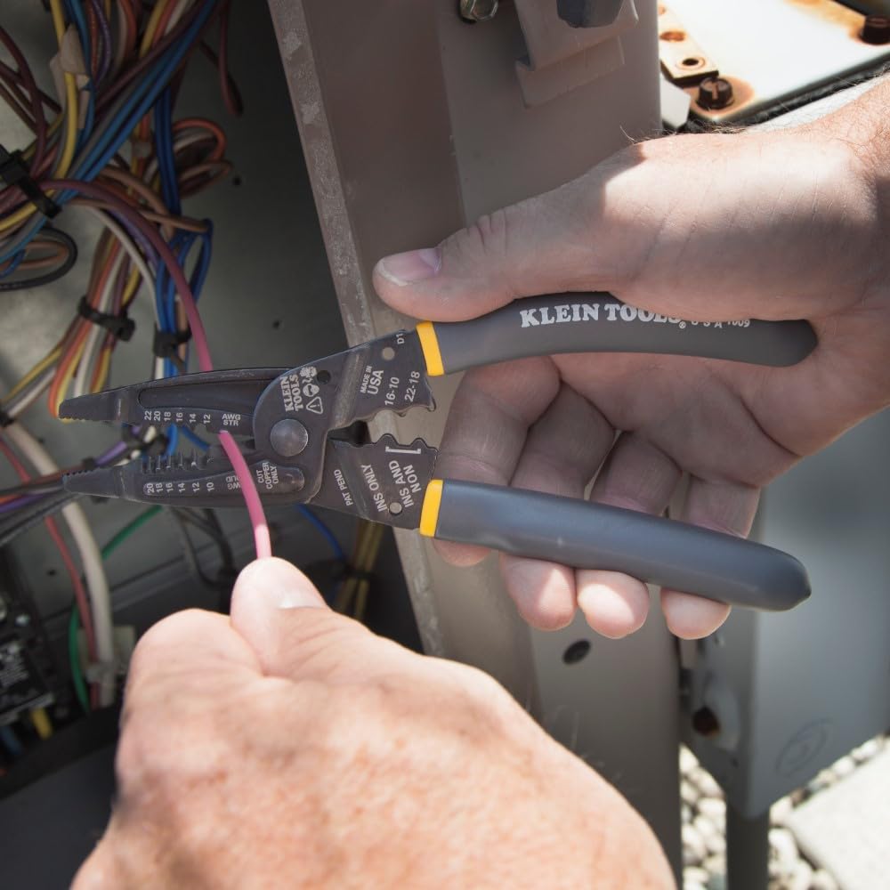 Klein Tools 1009 grip close-up emphasizes comfortable handling and control