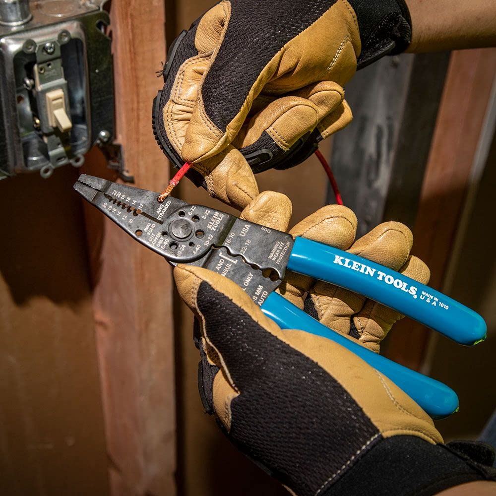 Klein Tools 1010 cushioned handles for comfortable operation.