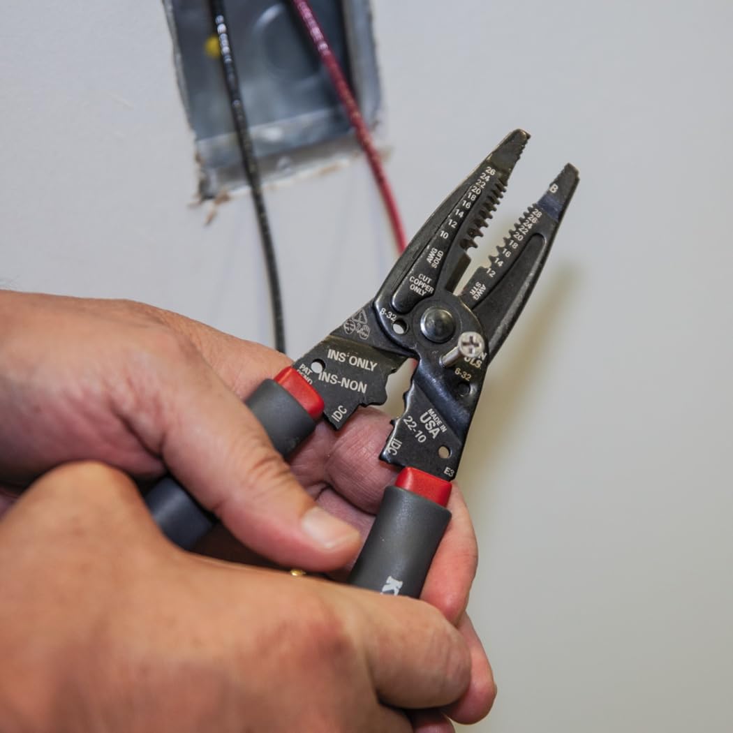 Klein Tools 1019 Kurve precision cutting blades for clean cuts.