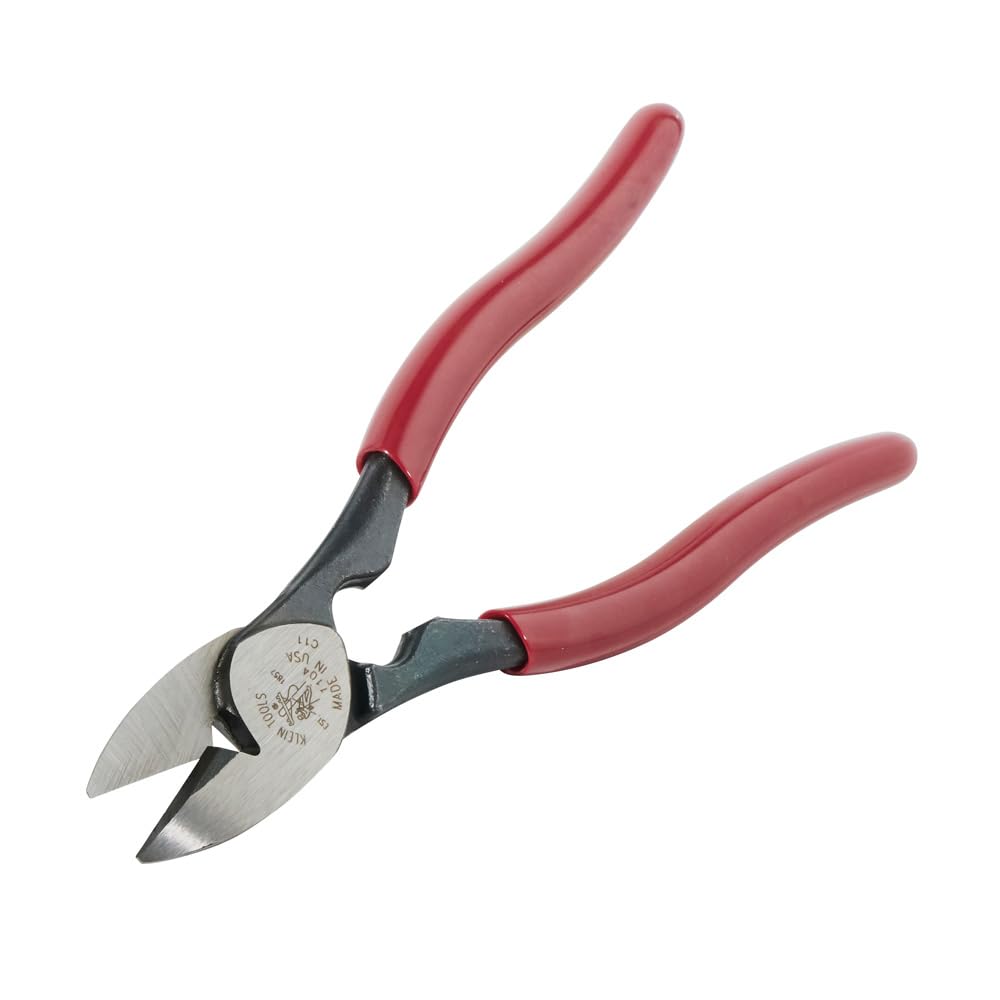 Klein Tools 1104 high-leverage design enables easy cuts.