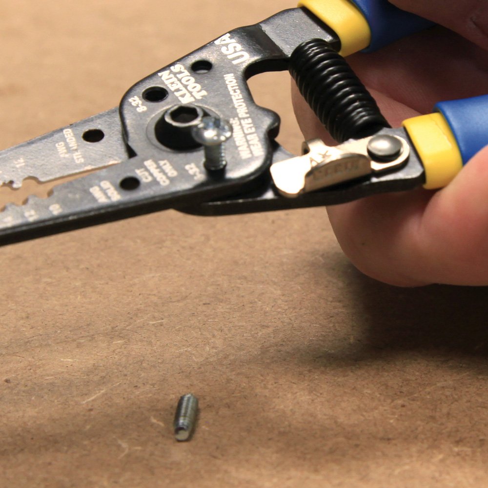Klein Tools 11055EP compact design suits tight spaces.