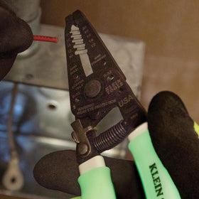 Klein Tools 11055GLW cuts 10-18 AWG solid wire with clean precision.