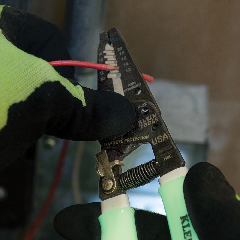 Klein Tools 11055GLW precision-ground stripping holes for consistent insulation removal.