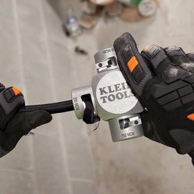 Klein Tools 21050 enables insert and twist for precise insulation cuts.