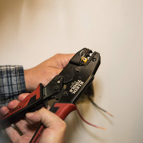 Klein Tools 3005CR color-coded terminal markings for quick, accurate crimps