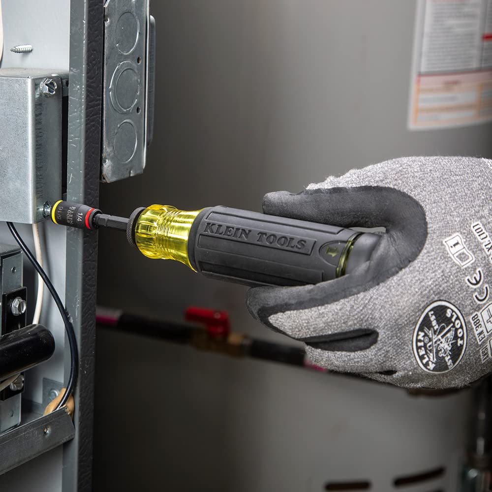 Klein Tools 32304 three-position flip socket end expands configurations.