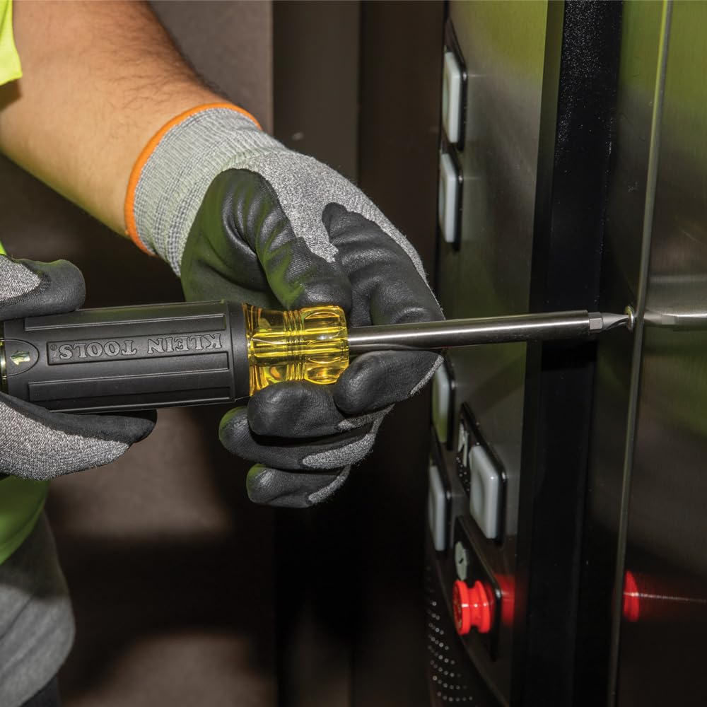 Klein Tools 32307 cushioned grip handle offers comfort during extended use.