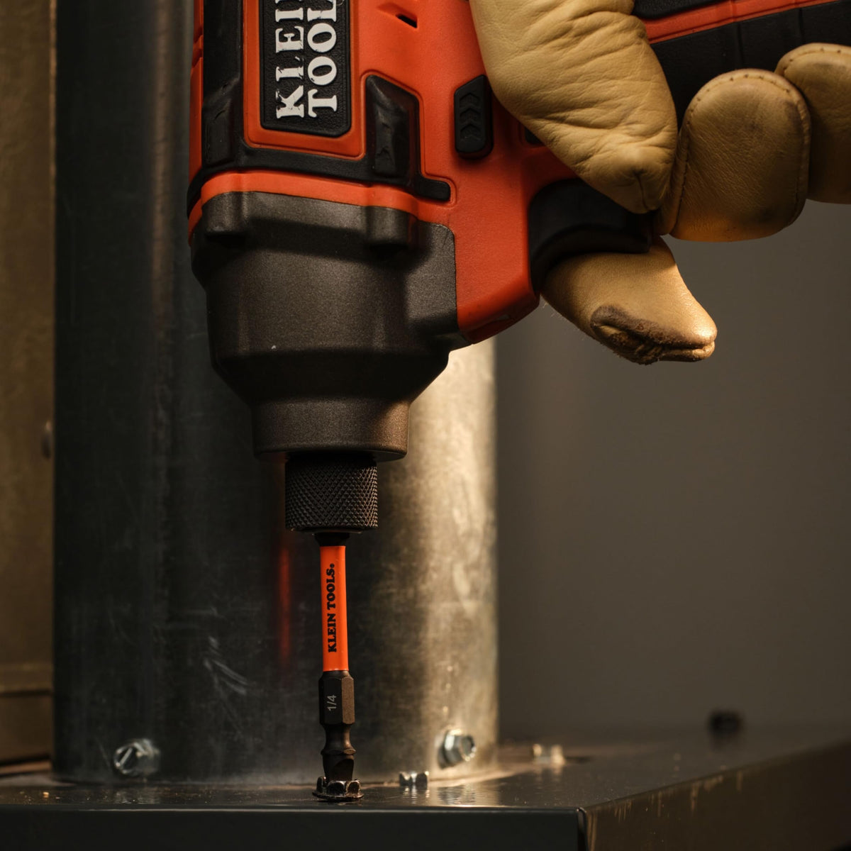 Klein Tools 32315HD in action performing fast fastening on a project
