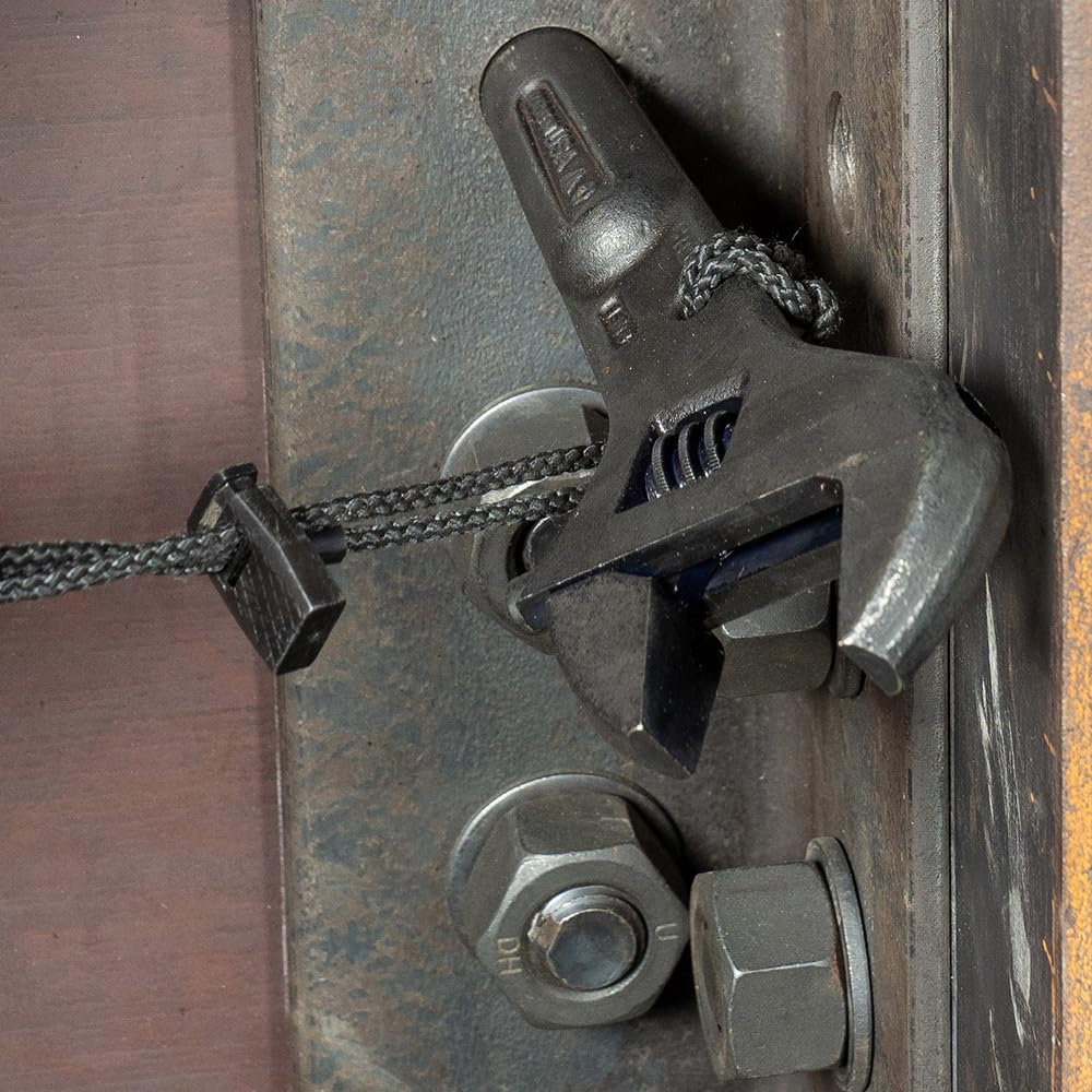 Precision-machined jaws of Klein Tools 3239 deliver smooth operation.