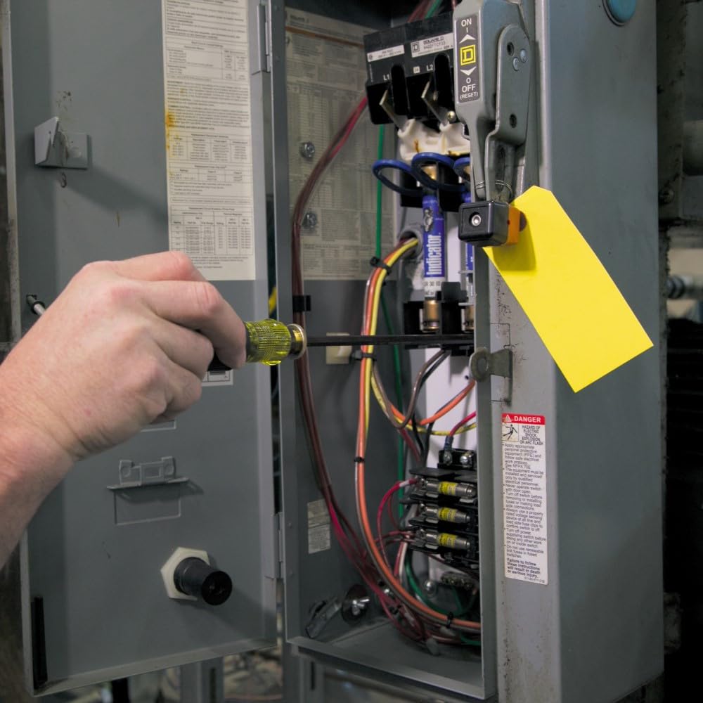 Klein Tools 32751 proprietary blade-hold system secures blade