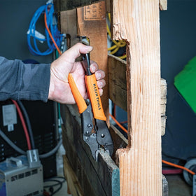 Klein Tools 38660 leverless quick-release for pinch-free operation.