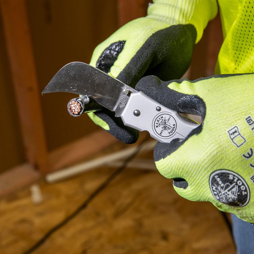 Klein Tools 44006 shows reversible thumb stud for one-handed opening