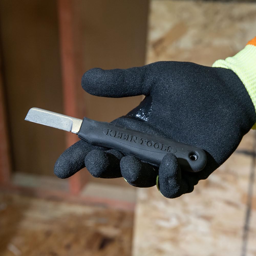 Klein Tools 44200 textured handle detail for secure grip during use.