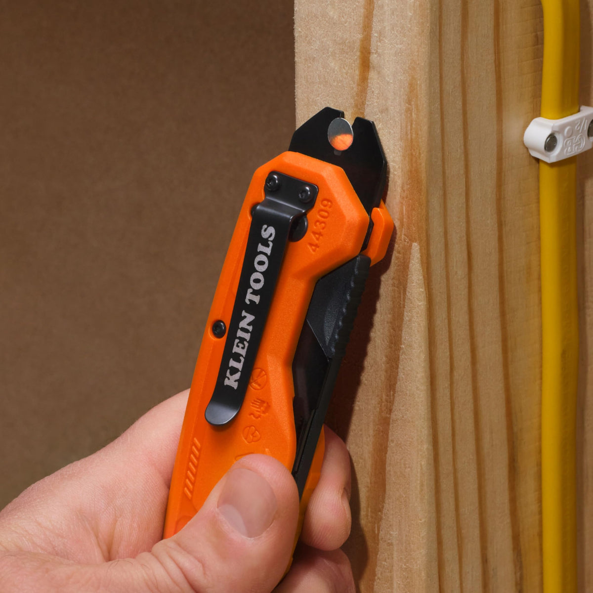 Klein Tools 44309 pry pad improves grip during prying tasks