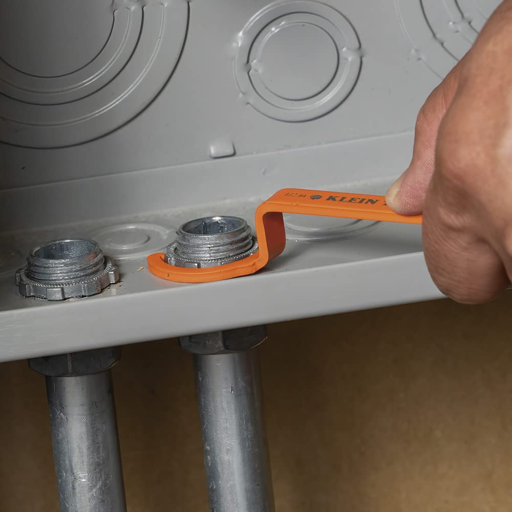 Klein Tools 50900R hooked lever provides extra turning leverage
