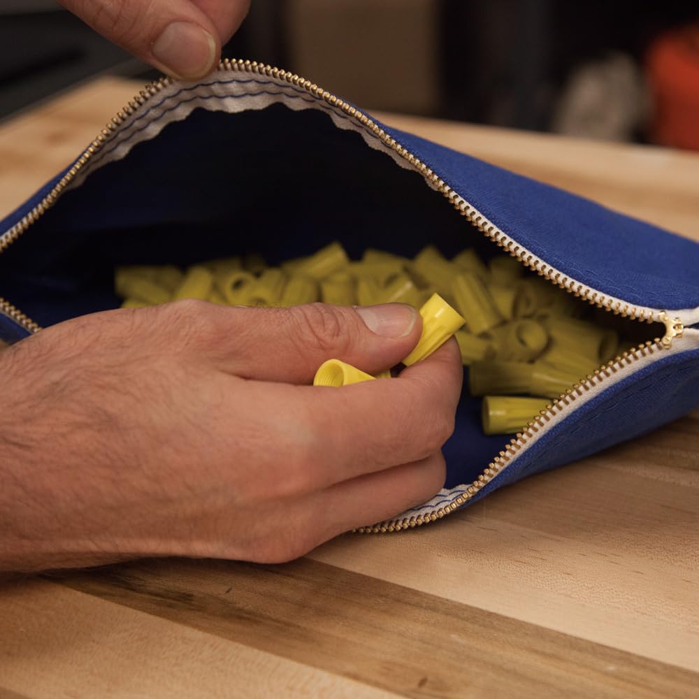 Klein Tools 5140 tool pouch in use demonstrates quick access on a belt.