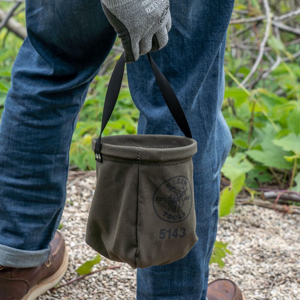 Tapered bottom centers contents to reduce rummaging