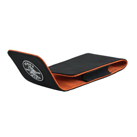 Klein Tools 55468 magnetic closure for quick access