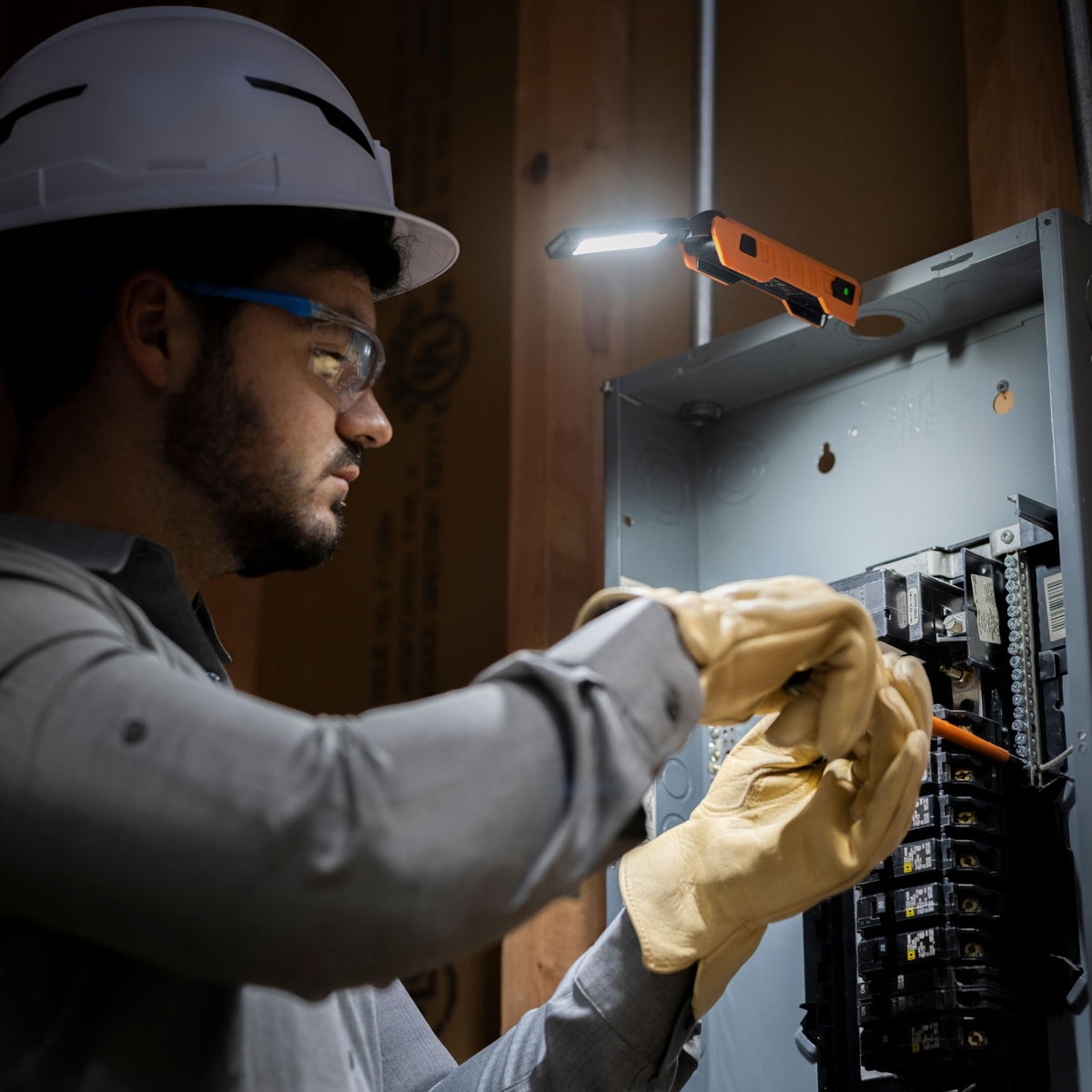 Klein Tools 56073 compact and versatile for on-the-go tasks.