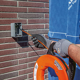 Klein Tools 56383 ergonomic multi-position handle ensures a firm grip.