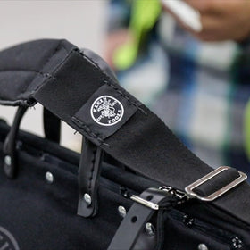 Klein Tools 58889 strap with adjustable ends for a personalized secure fit during work.