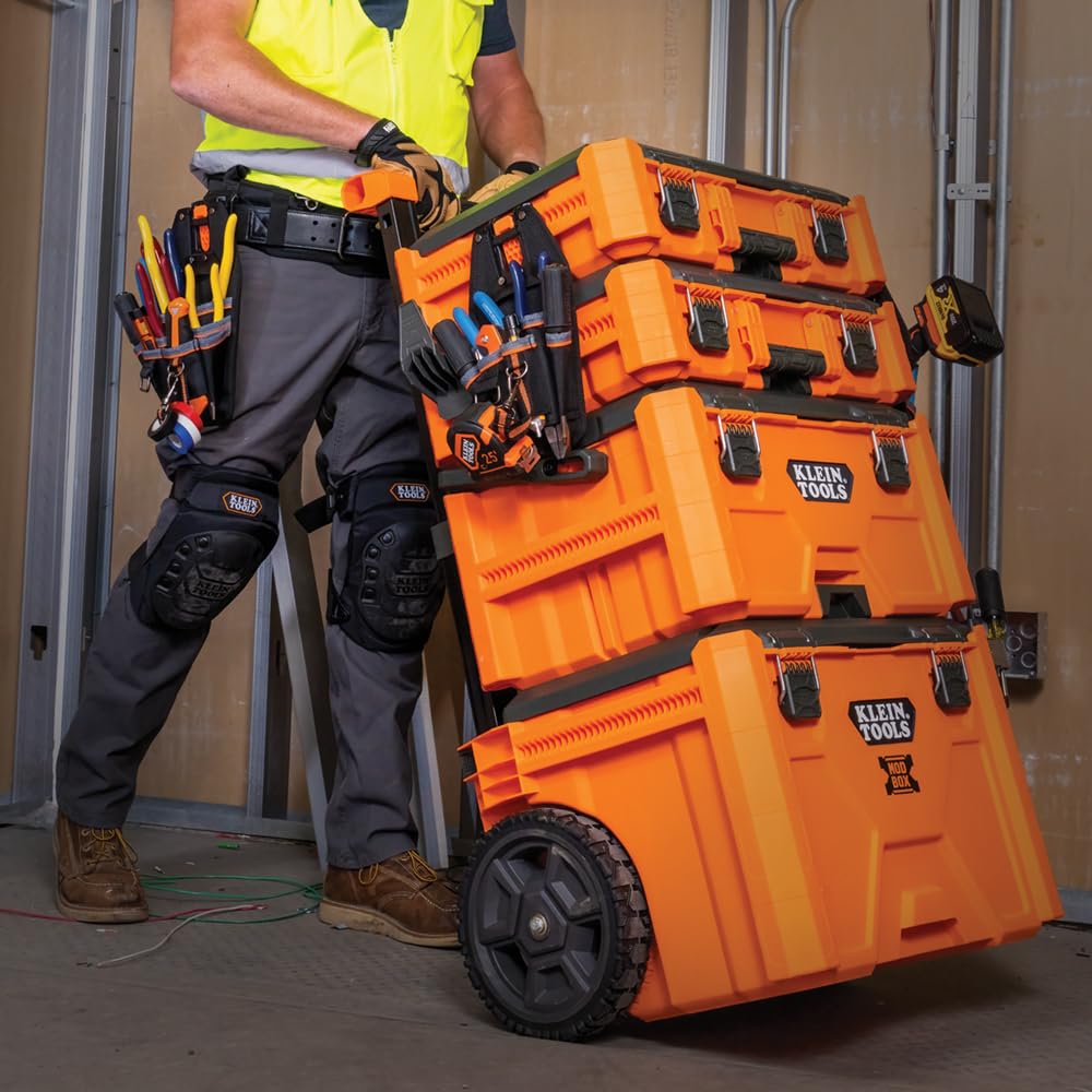 Klein Tools 6-pocket pouch keeps tools organized within reach.