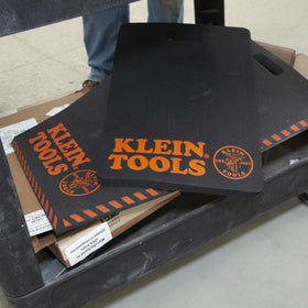 Klein Tools 60135 kneeling pad highlights durable closed-cell foam quality.