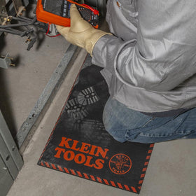Klein Tools 60136 kneeling pad close-up foam reveals resilient NBR material