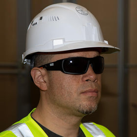 Klein Tools 60471 anti-fog coating stays clear even with moisture and masks.