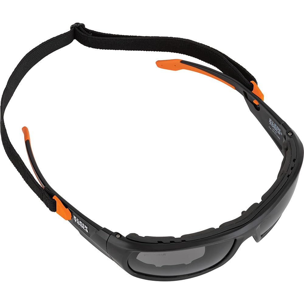 Klein Tools 60471 scratch-resistant lenses stand up to rugged environments and daily use.