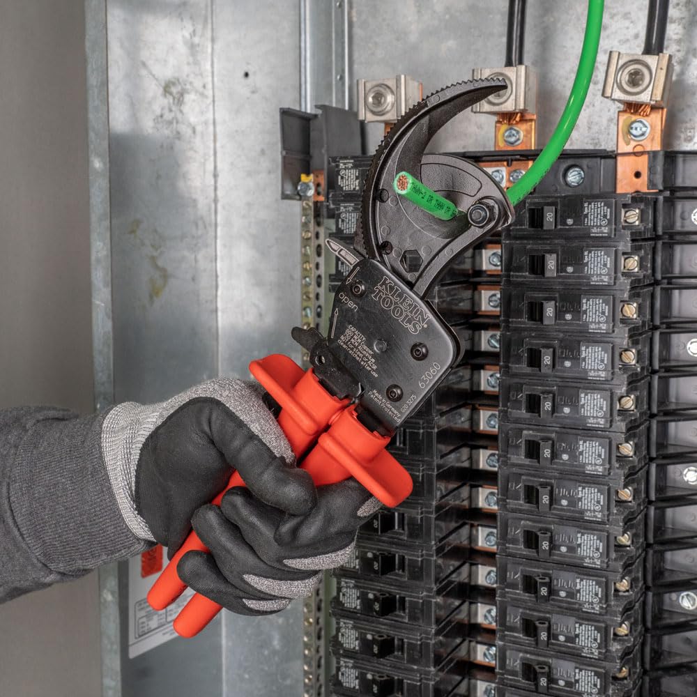 Klein Tools 63060 quick-release lever opens blades during cut