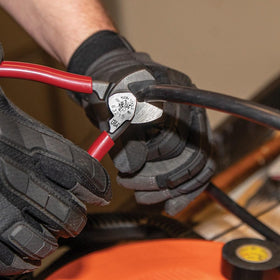 Klein Tools 63215 in-use cutting aluminum cable along with copper in a panel.