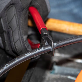 Klein Tools 63215 ergonomic plastic-dipped handles provide comfortable handling.